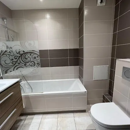Spacious & Modern Flat Close To Parc Monceau * Parigi